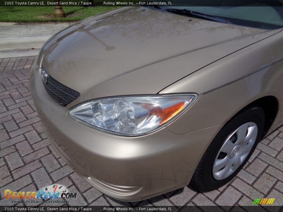 2003 Toyota Camry LE Desert Sand Mica / Taupe Photo #25
