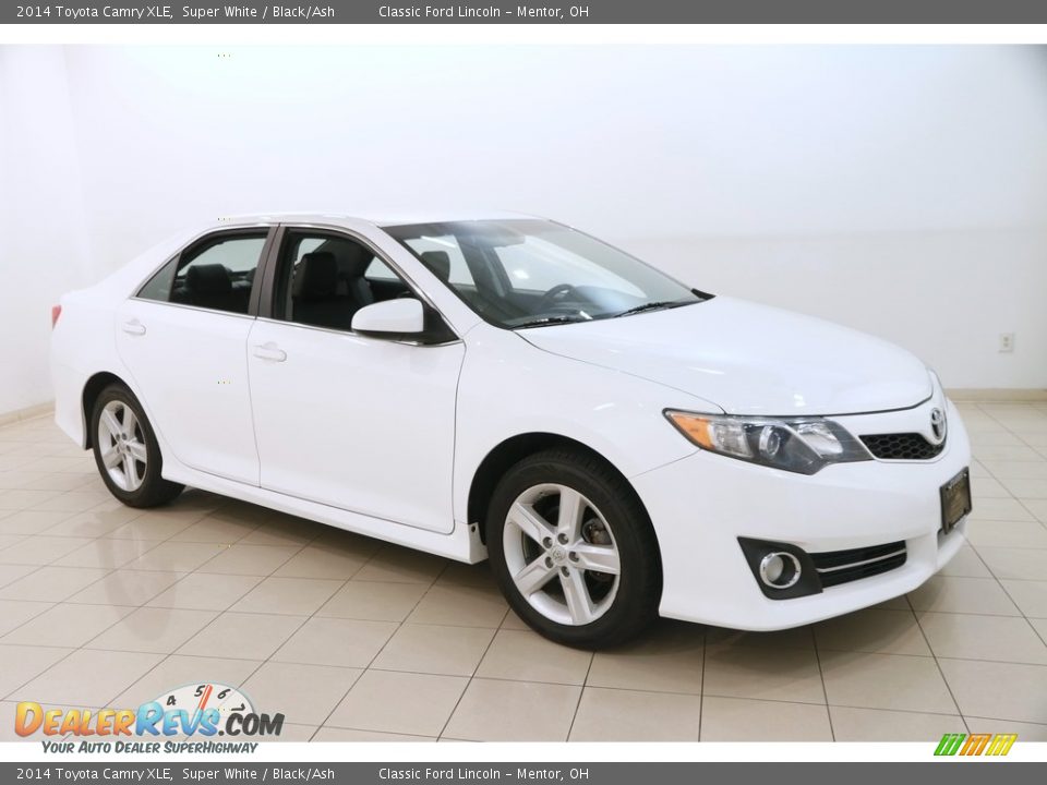 2014 Toyota Camry XLE Super White / Black/Ash Photo #1