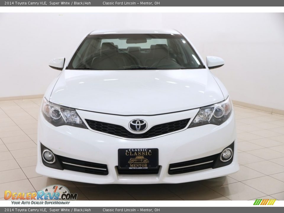 2014 Toyota Camry XLE Super White / Black/Ash Photo #2