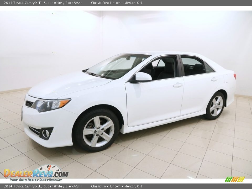 2014 Toyota Camry XLE Super White / Black/Ash Photo #3
