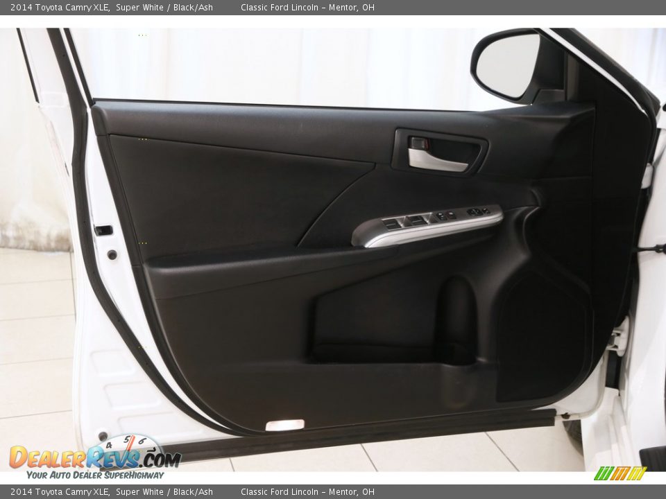 2014 Toyota Camry XLE Super White / Black/Ash Photo #4