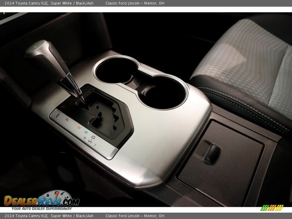 2014 Toyota Camry XLE Super White / Black/Ash Photo #13