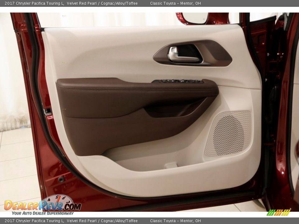 2017 Chrysler Pacifica Touring L Velvet Red Pearl / Cognac/Alloy/Toffee Photo #4