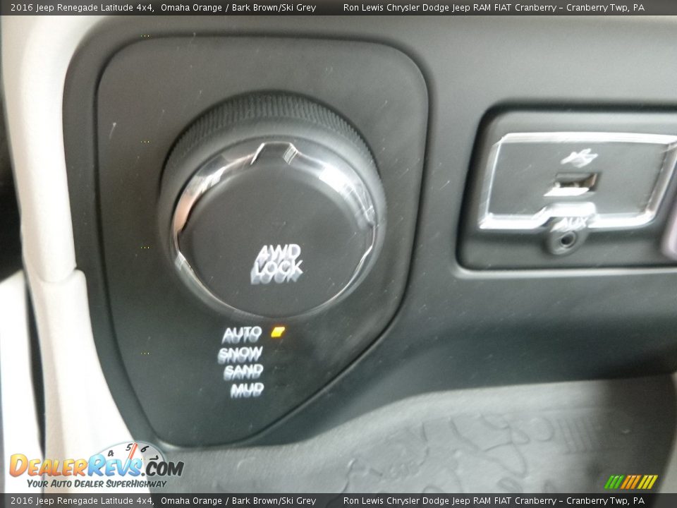 2016 Jeep Renegade Latitude 4x4 Omaha Orange / Bark Brown/Ski Grey Photo #21