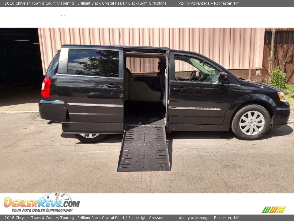 2016 Chrysler Town & Country Touring Brilliant Black Crystal Pearl / Black/Light Graystone Photo #1
