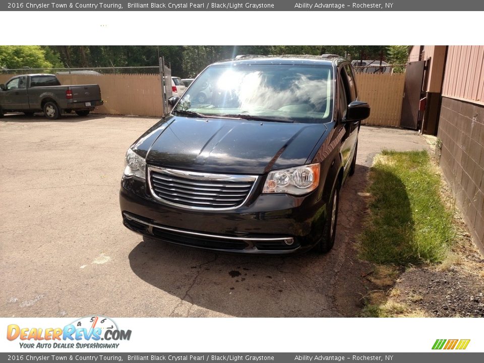 2016 Chrysler Town & Country Touring Brilliant Black Crystal Pearl / Black/Light Graystone Photo #2