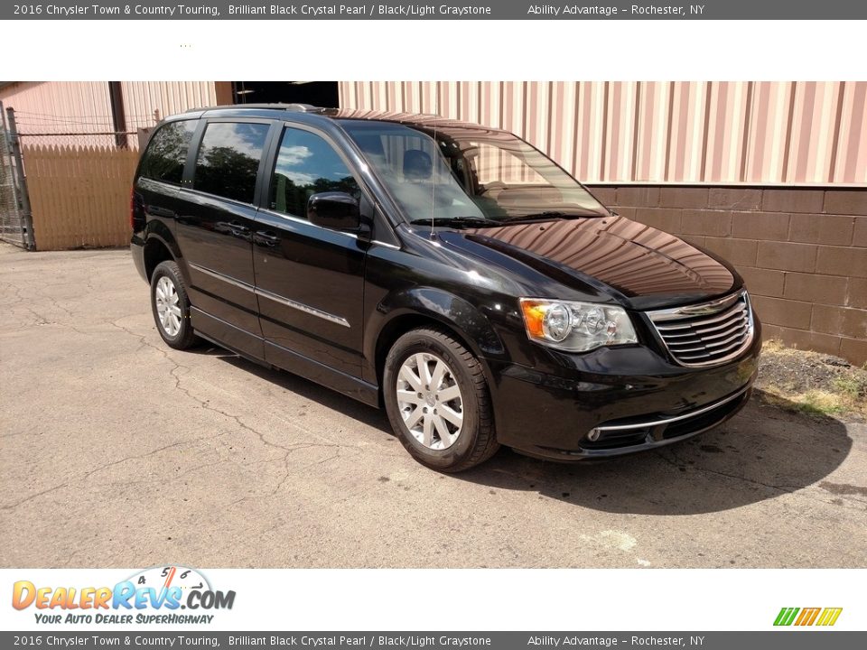 2016 Chrysler Town & Country Touring Brilliant Black Crystal Pearl / Black/Light Graystone Photo #3