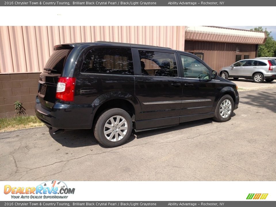 2016 Chrysler Town & Country Touring Brilliant Black Crystal Pearl / Black/Light Graystone Photo #6