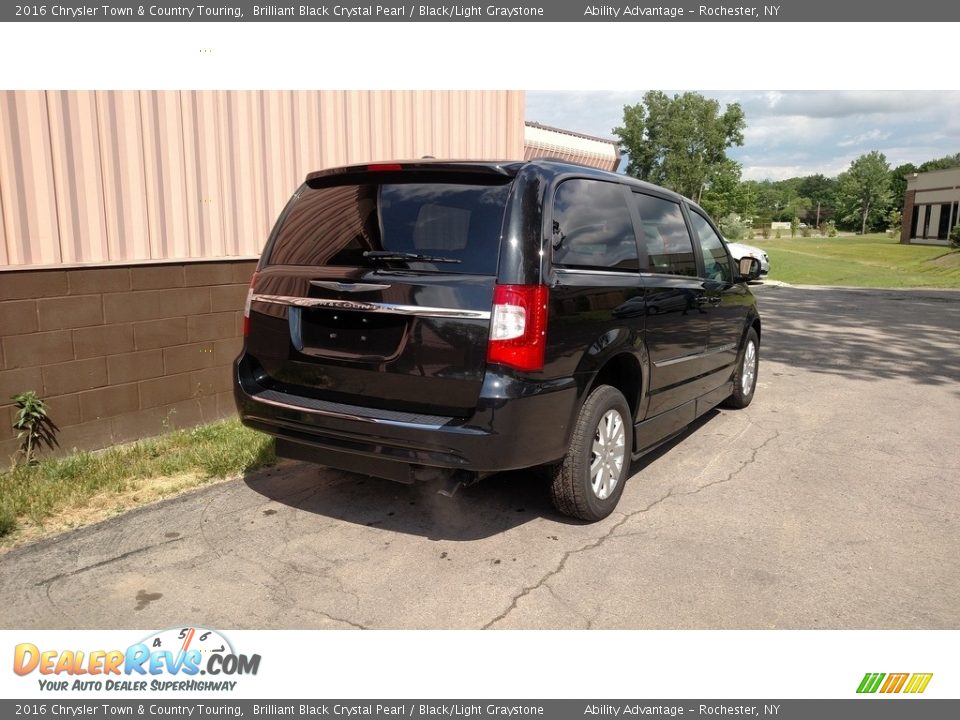 2016 Chrysler Town & Country Touring Brilliant Black Crystal Pearl / Black/Light Graystone Photo #7
