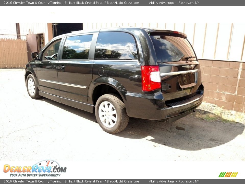 2016 Chrysler Town & Country Touring Brilliant Black Crystal Pearl / Black/Light Graystone Photo #8