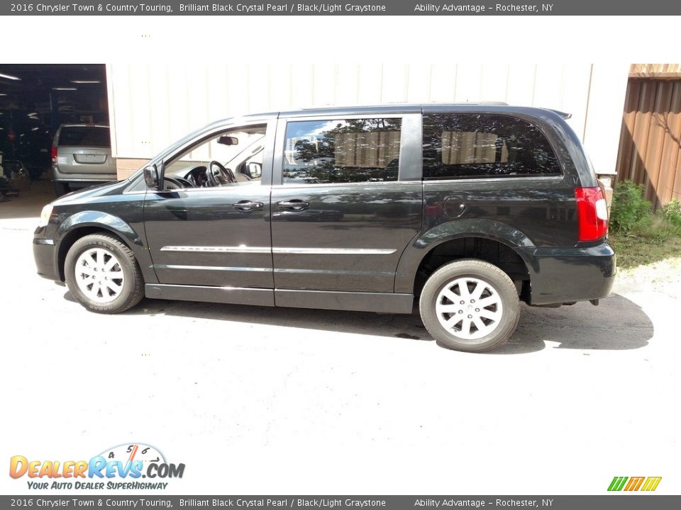 2016 Chrysler Town & Country Touring Brilliant Black Crystal Pearl / Black/Light Graystone Photo #9