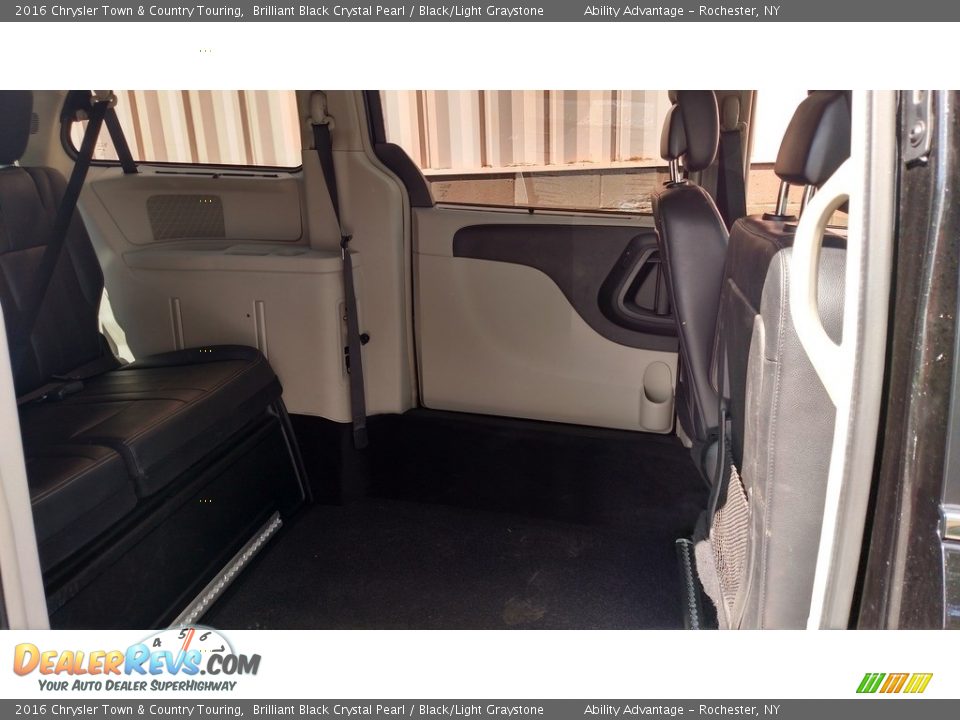 2016 Chrysler Town & Country Touring Brilliant Black Crystal Pearl / Black/Light Graystone Photo #13