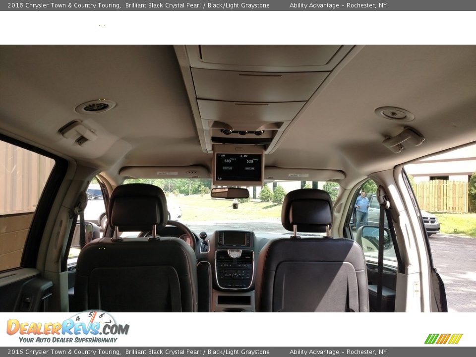 2016 Chrysler Town & Country Touring Brilliant Black Crystal Pearl / Black/Light Graystone Photo #17