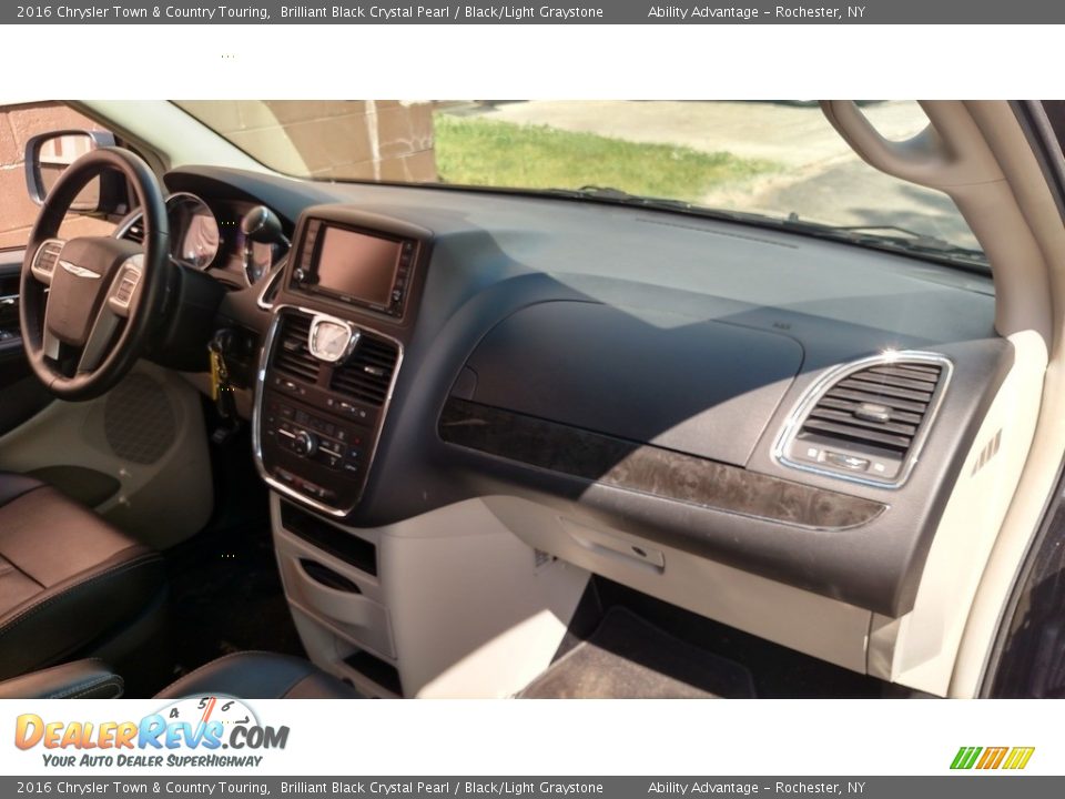 2016 Chrysler Town & Country Touring Brilliant Black Crystal Pearl / Black/Light Graystone Photo #21