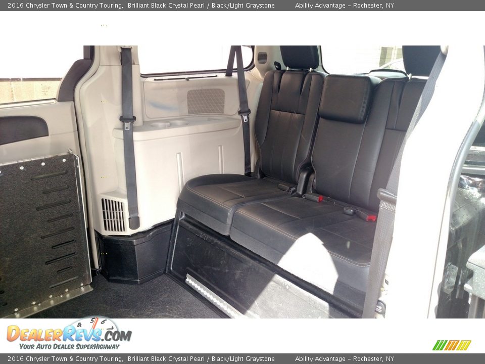 2016 Chrysler Town & Country Touring Brilliant Black Crystal Pearl / Black/Light Graystone Photo #22