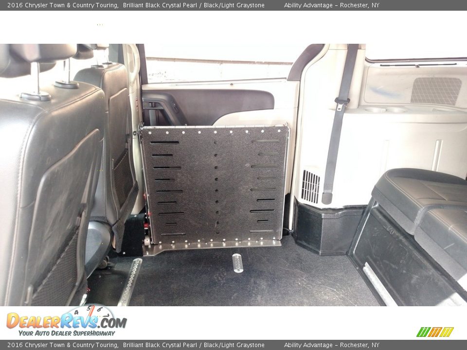 2016 Chrysler Town & Country Touring Brilliant Black Crystal Pearl / Black/Light Graystone Photo #23