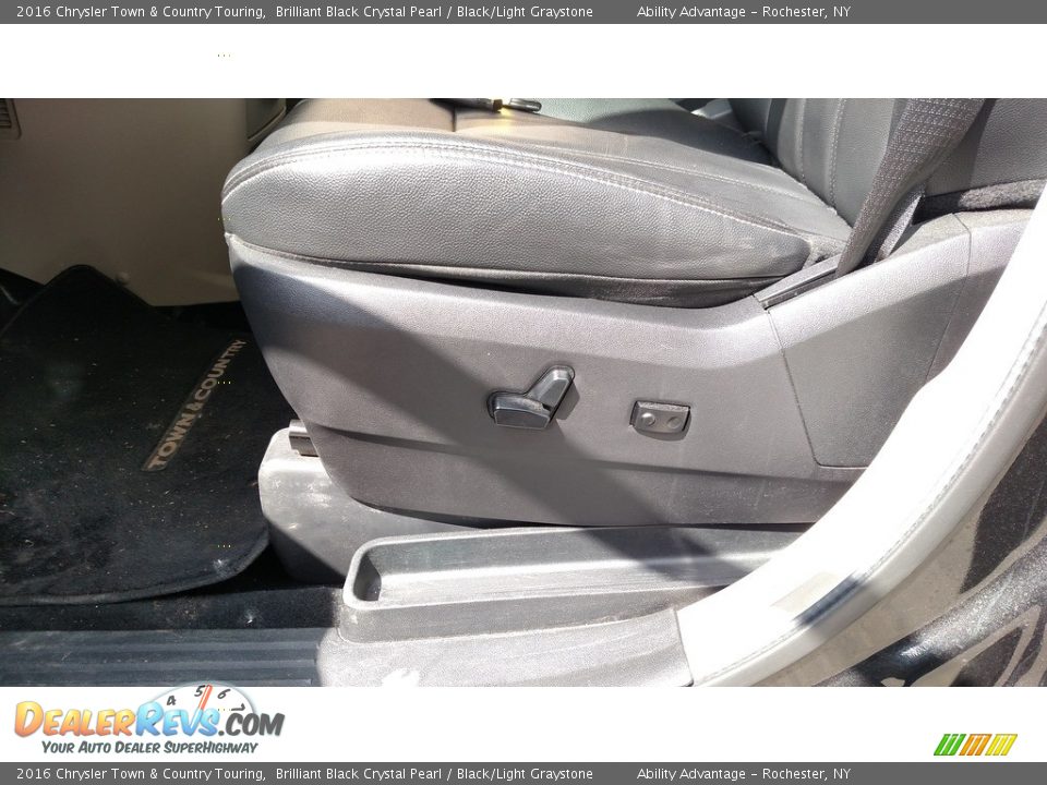 2016 Chrysler Town & Country Touring Brilliant Black Crystal Pearl / Black/Light Graystone Photo #27