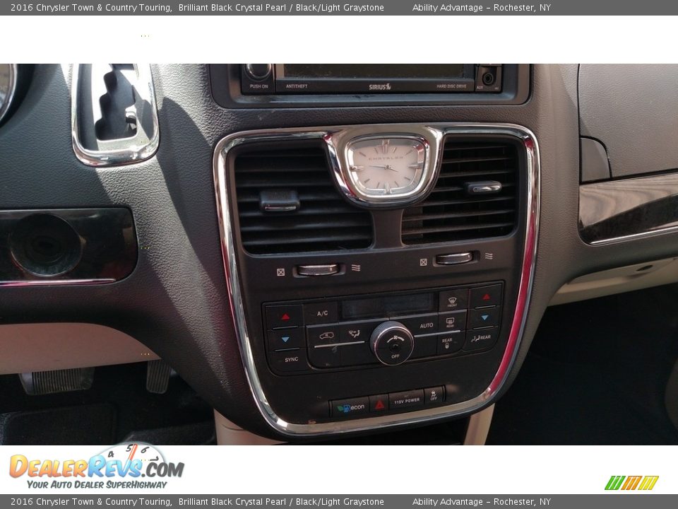 2016 Chrysler Town & Country Touring Brilliant Black Crystal Pearl / Black/Light Graystone Photo #28