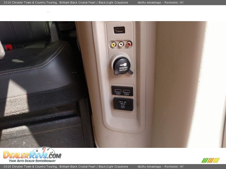 2016 Chrysler Town & Country Touring Brilliant Black Crystal Pearl / Black/Light Graystone Photo #30