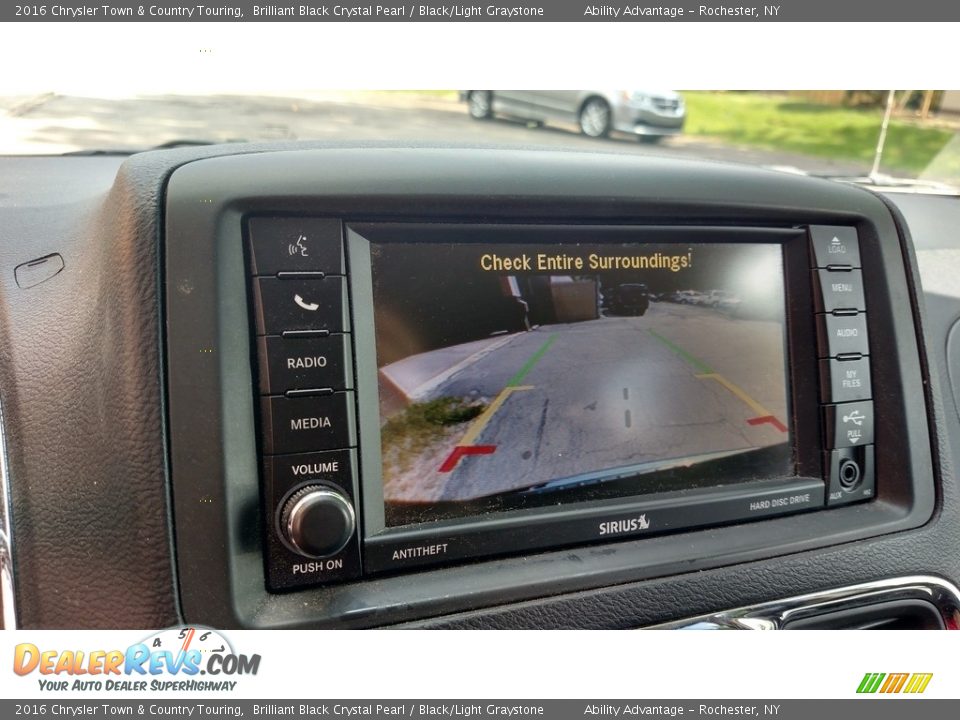 2016 Chrysler Town & Country Touring Brilliant Black Crystal Pearl / Black/Light Graystone Photo #32