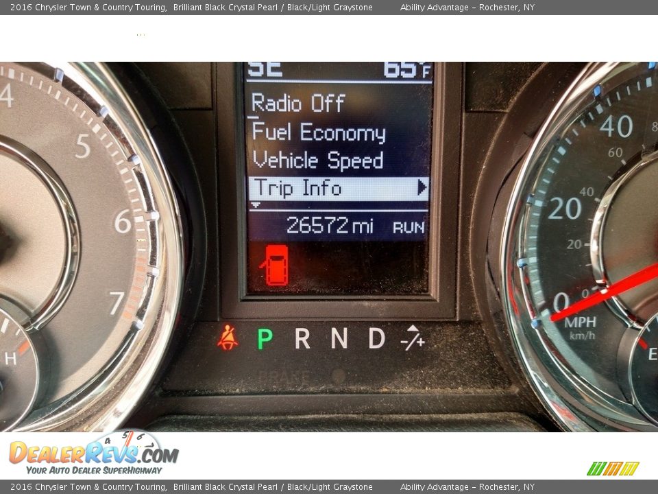 2016 Chrysler Town & Country Touring Brilliant Black Crystal Pearl / Black/Light Graystone Photo #33