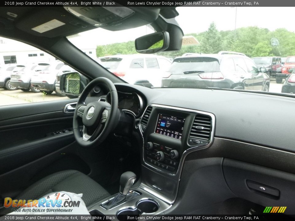 2018 Jeep Grand Cherokee Altitude 4x4 Bright White / Black Photo #11