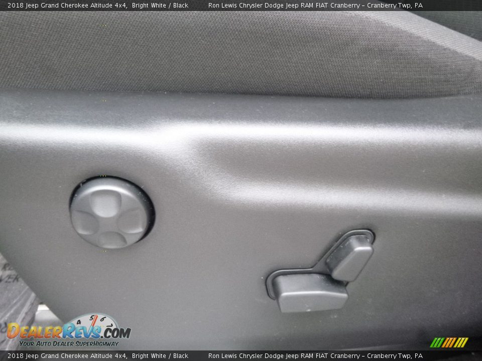 2018 Jeep Grand Cherokee Altitude 4x4 Bright White / Black Photo #20