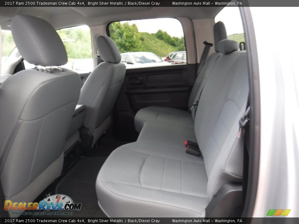 2017 Ram 2500 Tradesman Crew Cab 4x4 Bright Silver Metallic / Black/Diesel Gray Photo #18