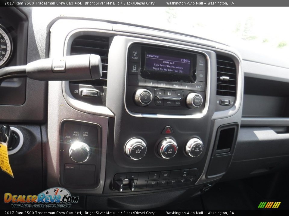2017 Ram 2500 Tradesman Crew Cab 4x4 Bright Silver Metallic / Black/Diesel Gray Photo #19