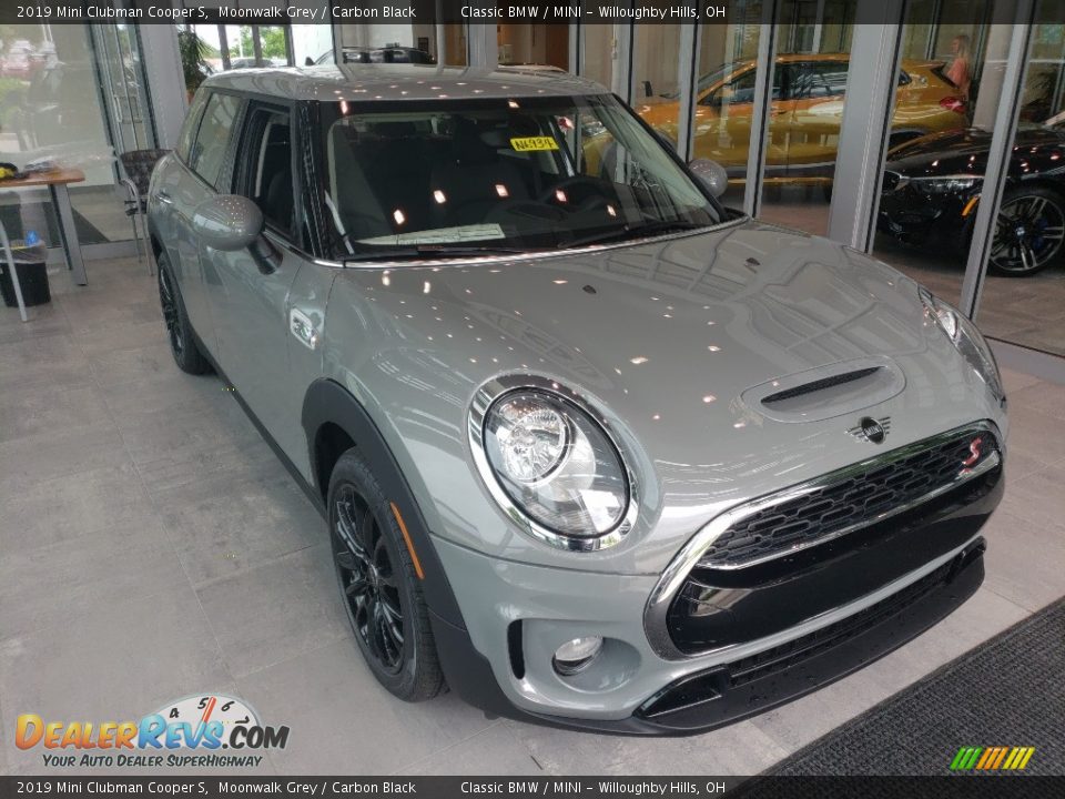 Front 3/4 View of 2019 Mini Clubman Cooper S Photo #1