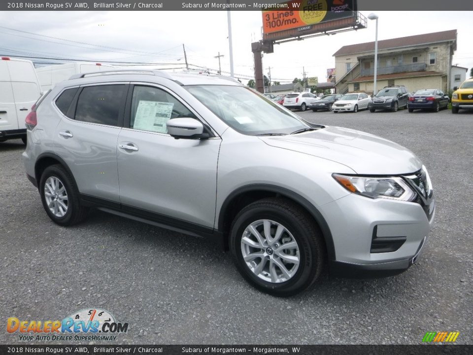 Front 3/4 View of 2018 Nissan Rogue SV AWD Photo #1
