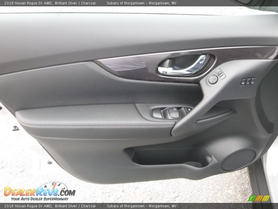 2018 Nissan Rogue SV AWD Brilliant Silver / Charcoal Photo #15