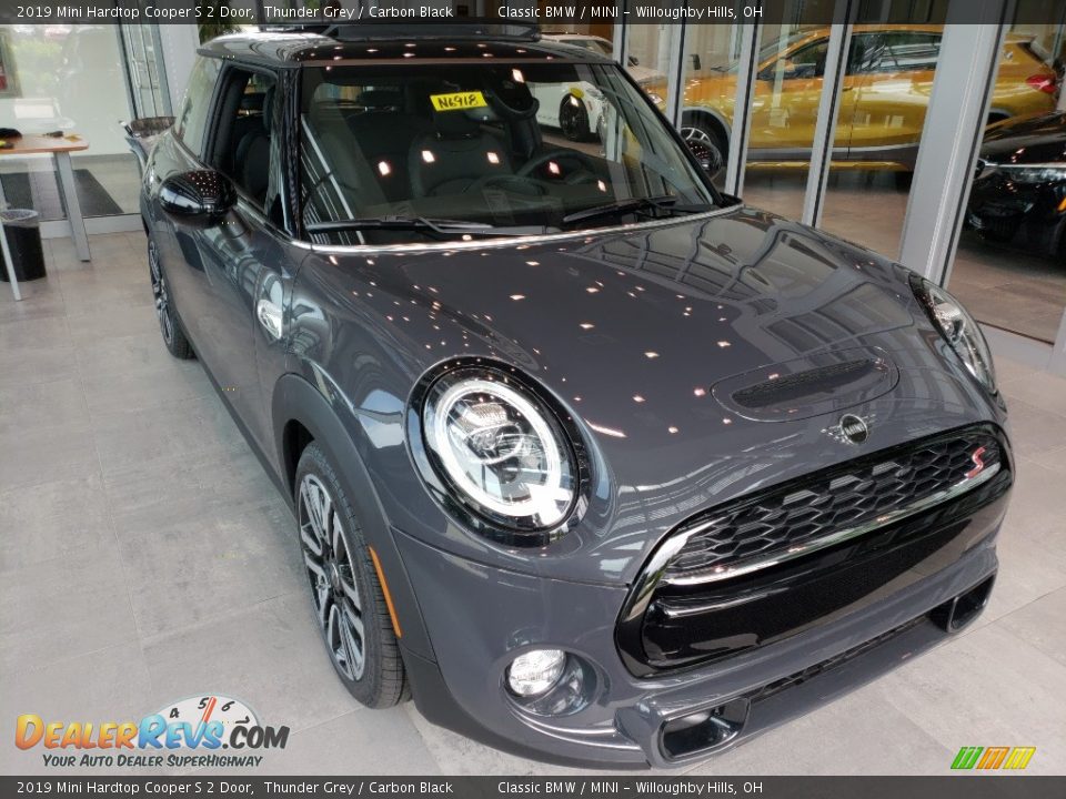 Front 3/4 View of 2019 Mini Hardtop Cooper S 2 Door Photo #1