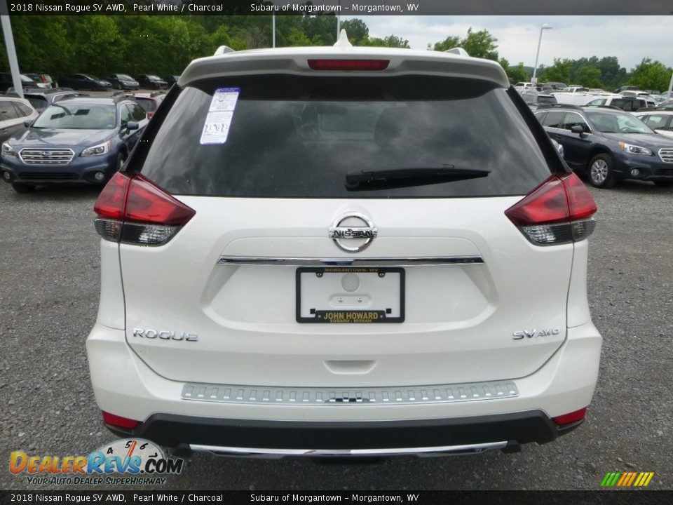 2018 Nissan Rogue SV AWD Pearl White / Charcoal Photo #5