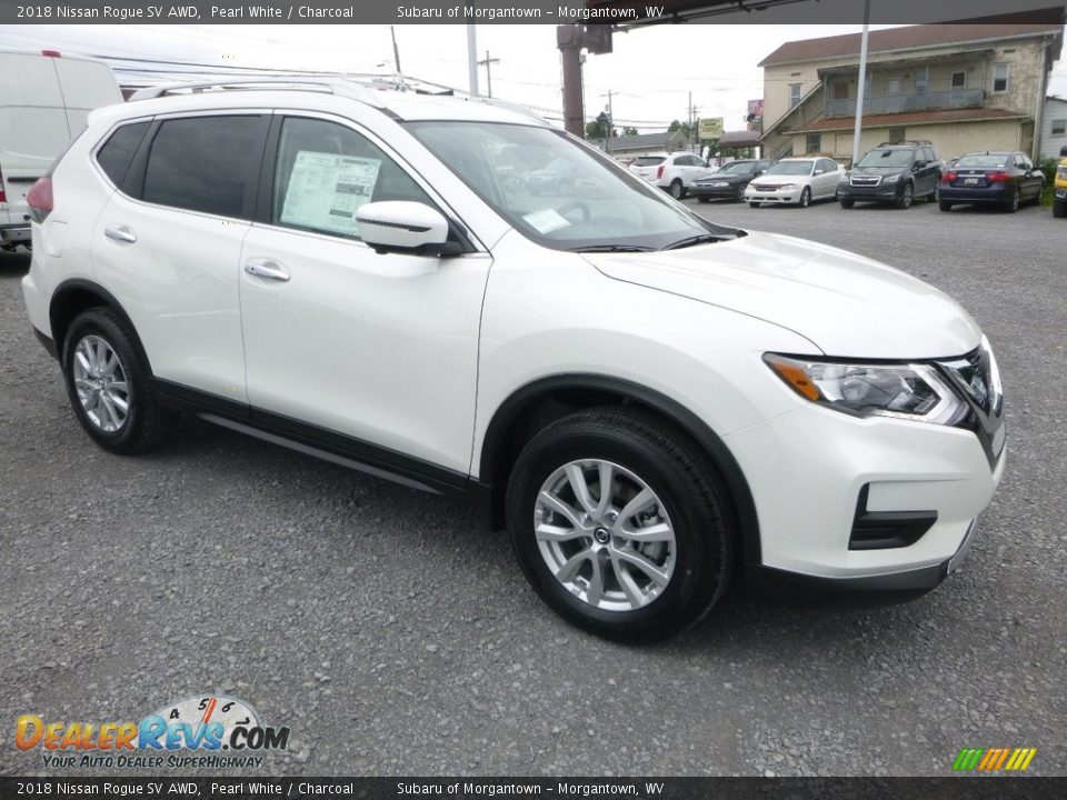 2018 Nissan Rogue SV AWD Pearl White / Charcoal Photo #1