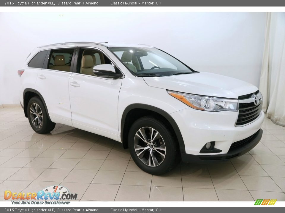 2016 Toyota Highlander XLE Blizzard Pearl / Almond Photo #1