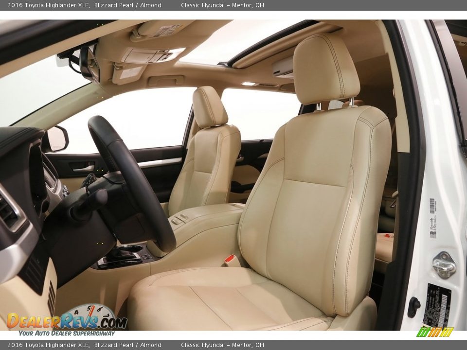 2016 Toyota Highlander XLE Blizzard Pearl / Almond Photo #6
