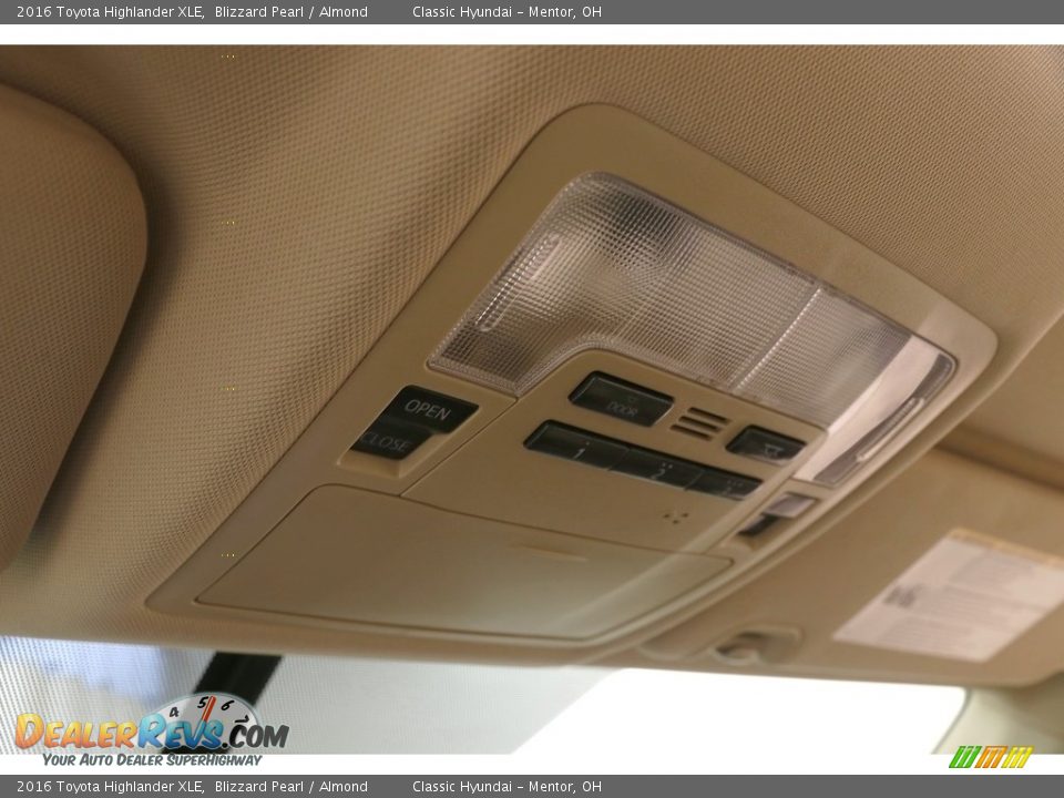 2016 Toyota Highlander XLE Blizzard Pearl / Almond Photo #9