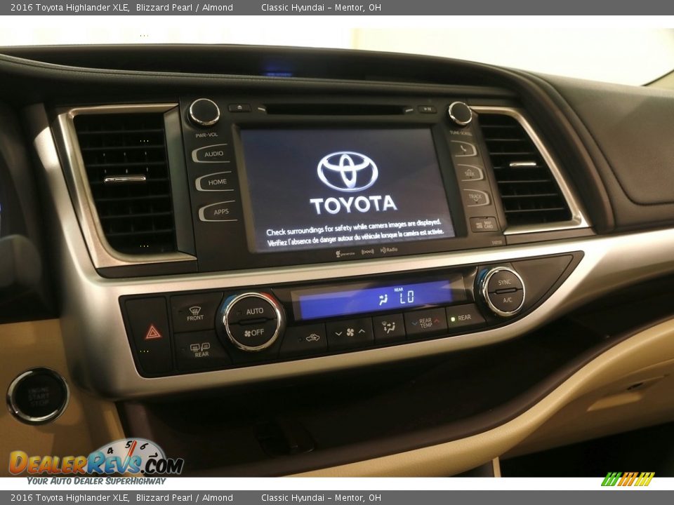 2016 Toyota Highlander XLE Blizzard Pearl / Almond Photo #10