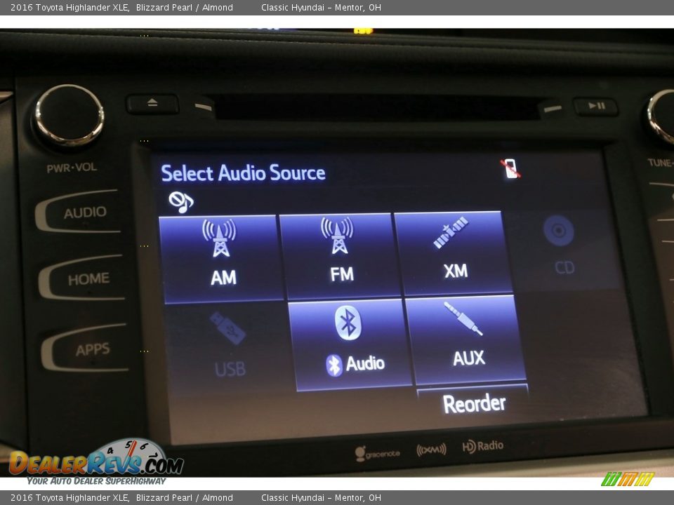 2016 Toyota Highlander XLE Blizzard Pearl / Almond Photo #12