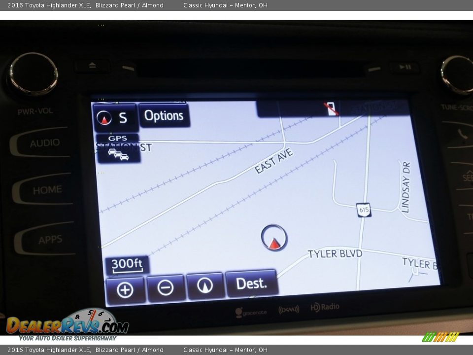 2016 Toyota Highlander XLE Blizzard Pearl / Almond Photo #14