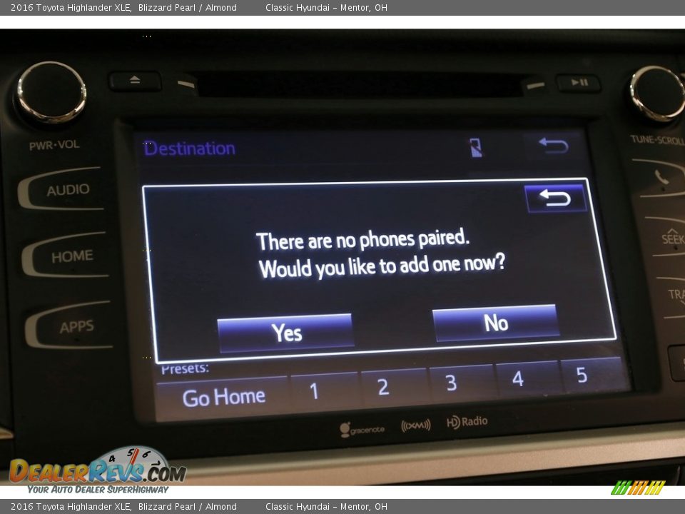 2016 Toyota Highlander XLE Blizzard Pearl / Almond Photo #15