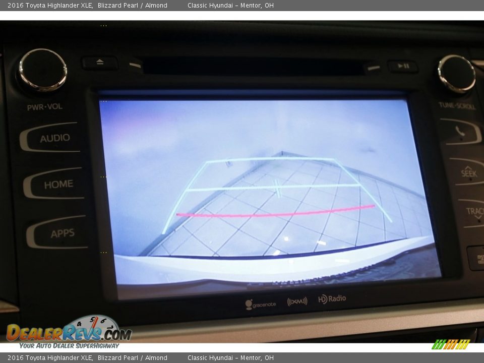 2016 Toyota Highlander XLE Blizzard Pearl / Almond Photo #16