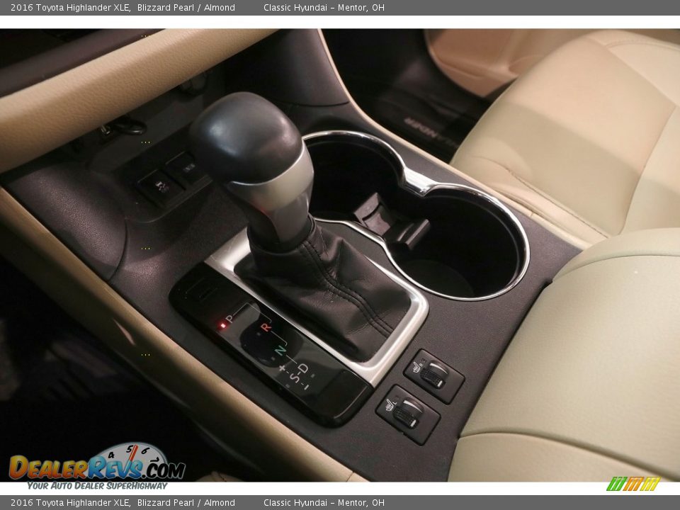 2016 Toyota Highlander XLE Blizzard Pearl / Almond Photo #17