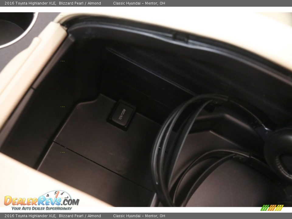 2016 Toyota Highlander XLE Blizzard Pearl / Almond Photo #21