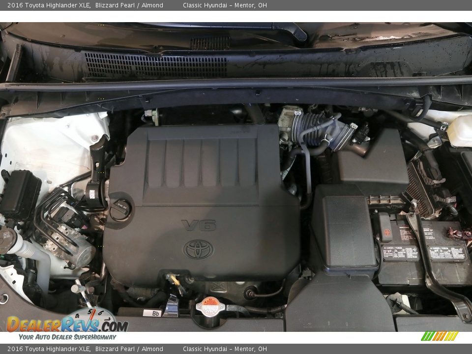 2016 Toyota Highlander XLE Blizzard Pearl / Almond Photo #33