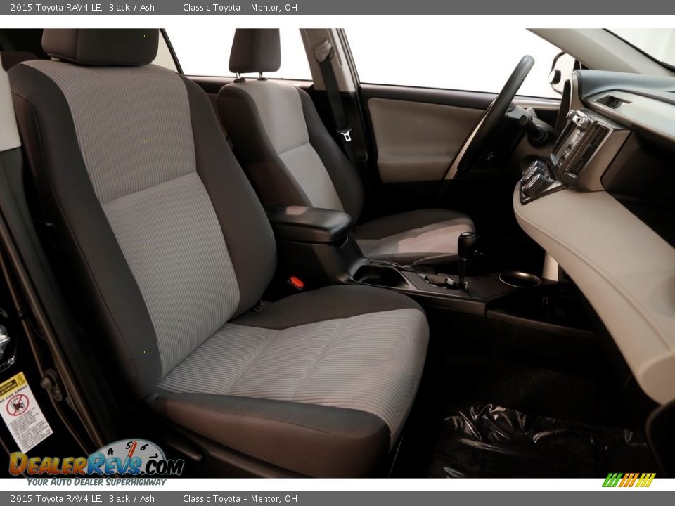 2015 Toyota RAV4 LE Black / Ash Photo #14