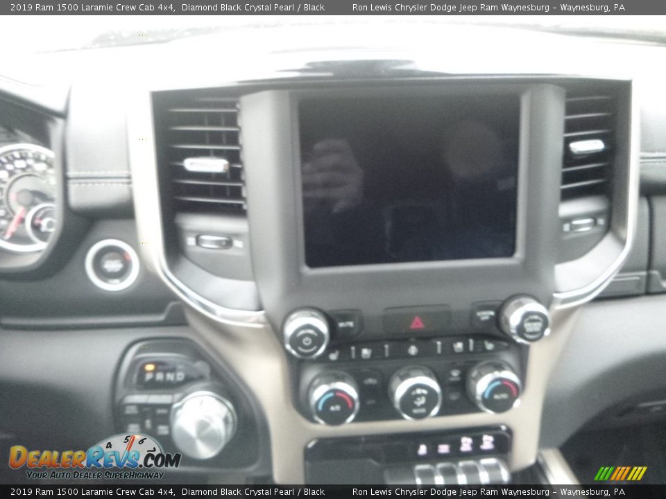 2019 Ram 1500 Laramie Crew Cab 4x4 Diamond Black Crystal Pearl / Black Photo #17
