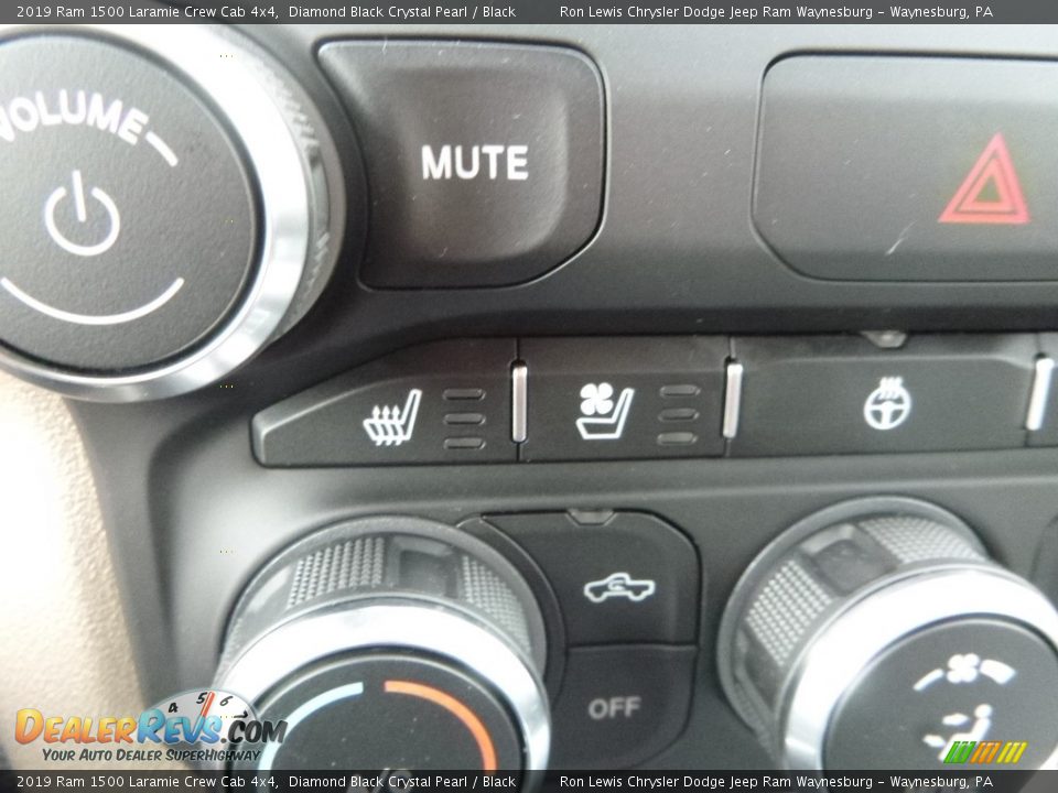 2019 Ram 1500 Laramie Crew Cab 4x4 Diamond Black Crystal Pearl / Black Photo #19