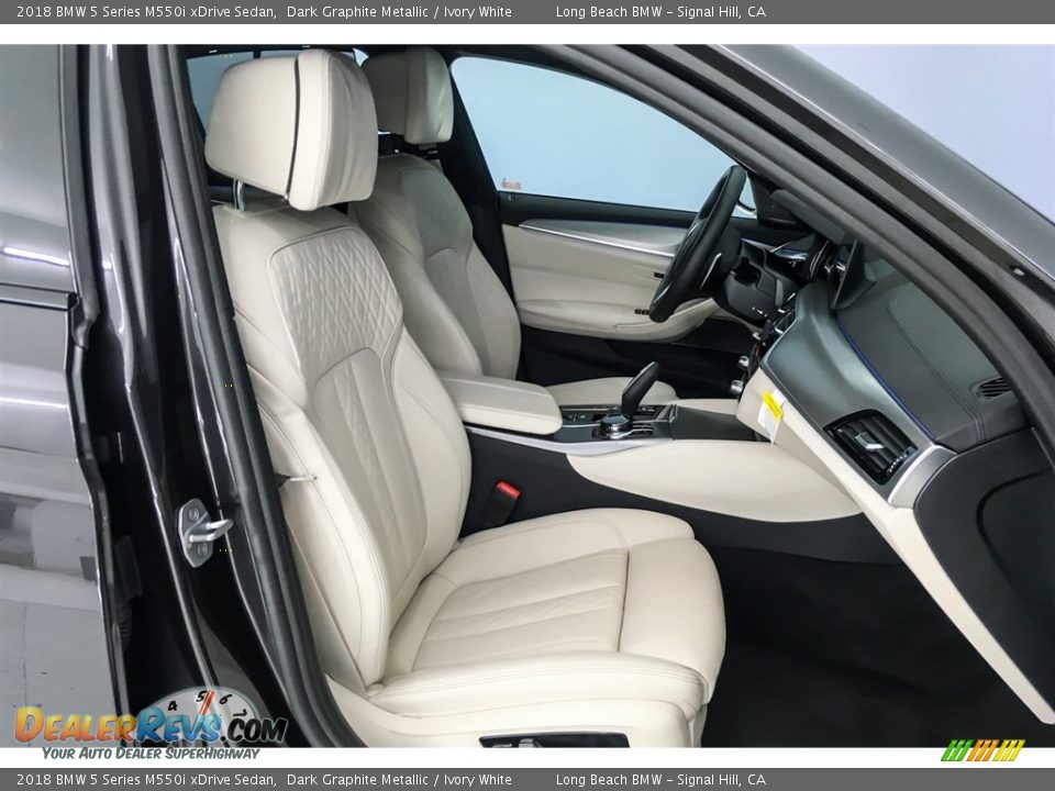 2018 BMW 5 Series M550i xDrive Sedan Dark Graphite Metallic / Ivory White Photo #2